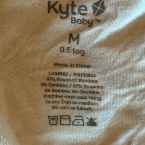 Kyte Baby sleep sack  .5 tog light blue size medium (18-30 Lbs) - Picture 8 of 9